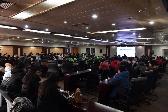 太阳成官网举办“太阳成tyc7111cc大型仪器设备共享平台”操作培训会照片