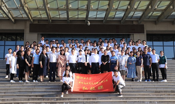 与会师生合影